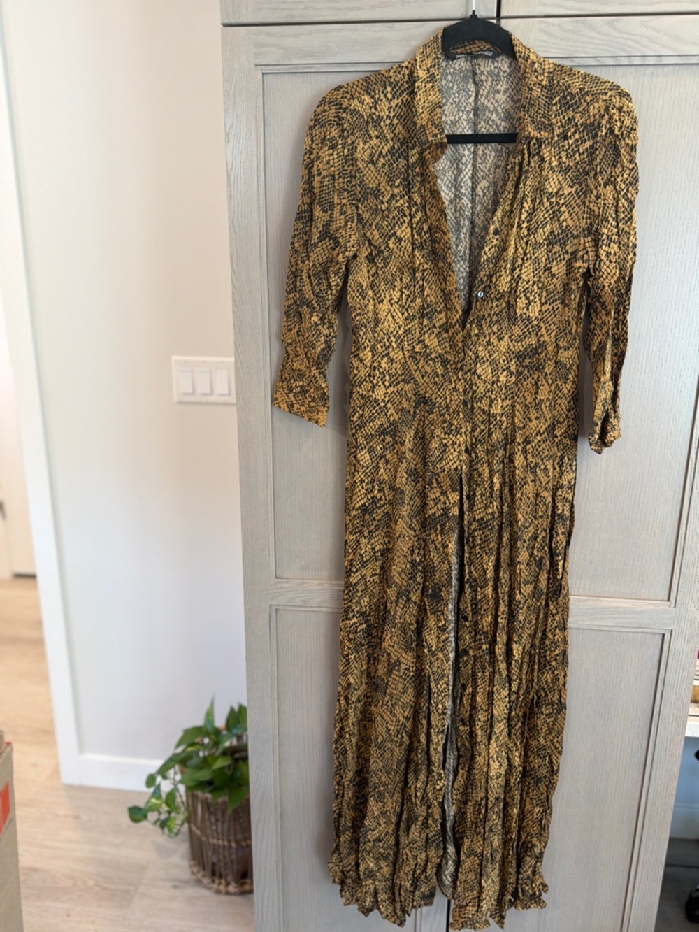 🔥 Chic Snake Print Maxi Shirt Dress | Button Front | Flowing Statement Piece - Picture 2 of 6